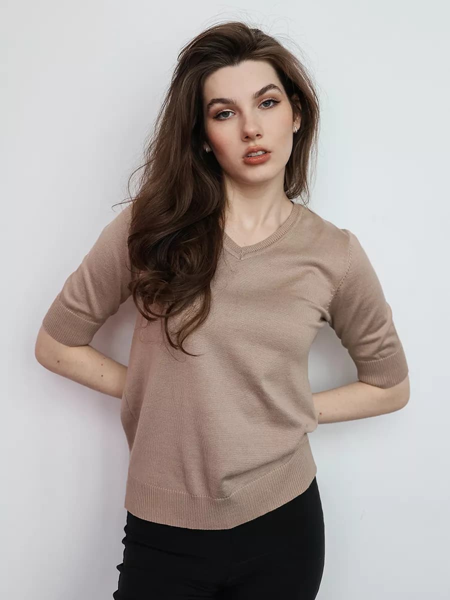 Джемпер с коротким рукавом и V-образным воротом