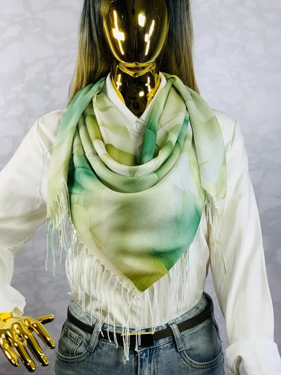 тонкий весенний платок