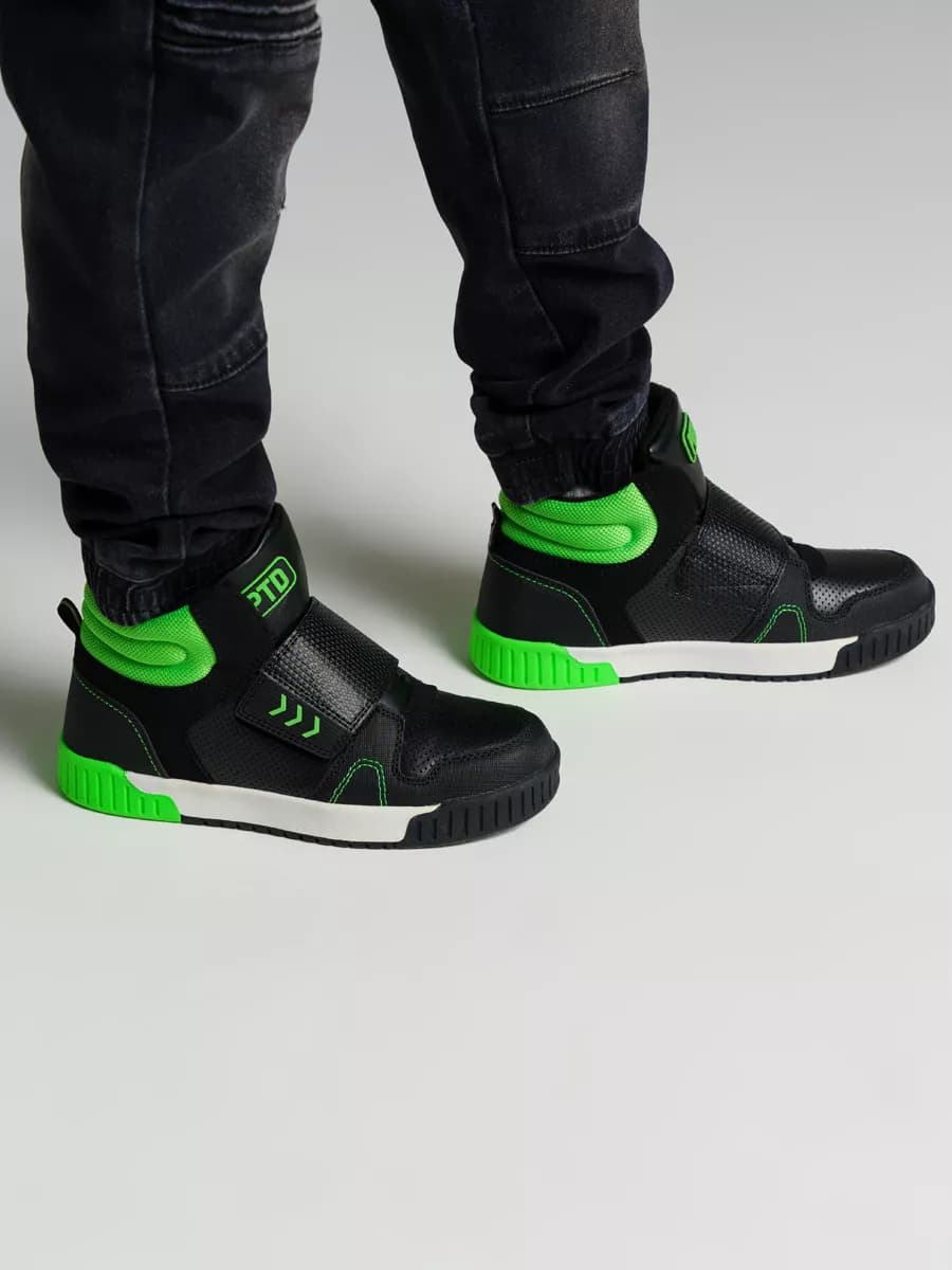 Кроссовки высокие