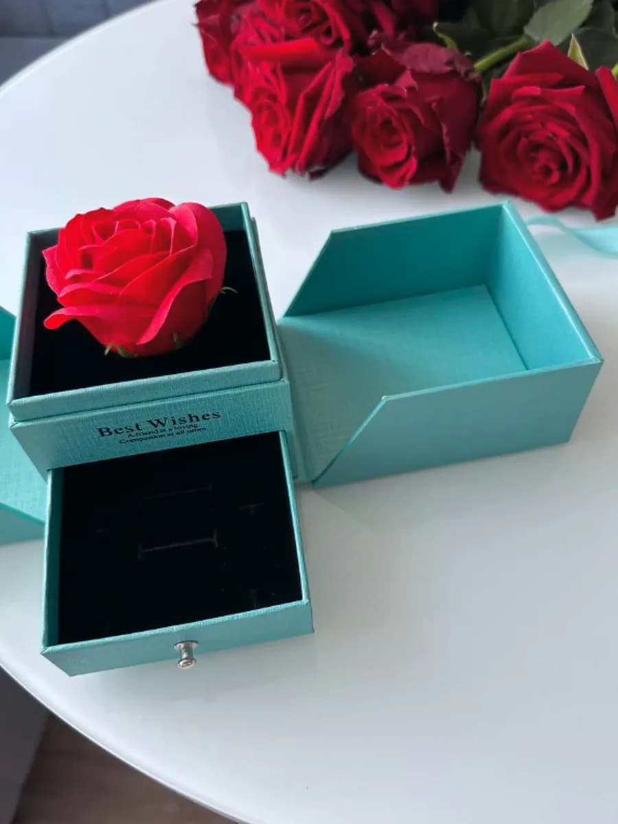 Подарочная шкатулка с розой
