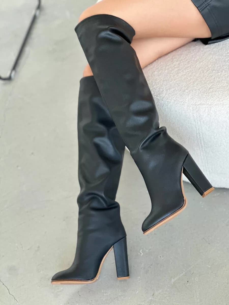 Сапоги трубы на каблуке высокие демисезонные