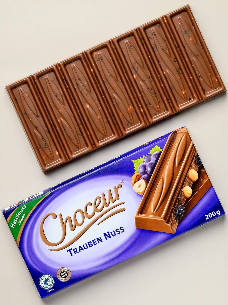 Шоколад молочный с изюмом и цельным орехом Choceur ( Шато)