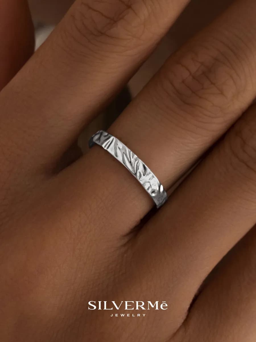 Кольцо серебряное мятый металл серебро 925