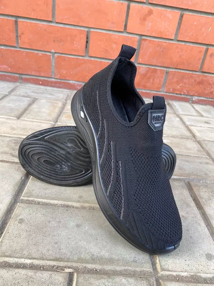 Кроссовки без шнурков легкие черные