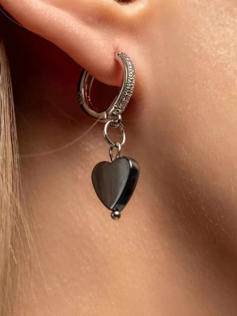 Серьги сердечки черные гематитовые
