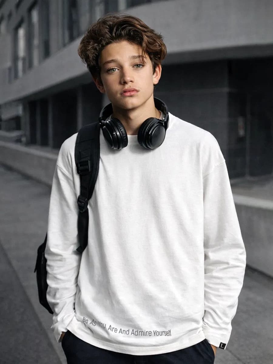 Лонгслив для мальчика в школу белый