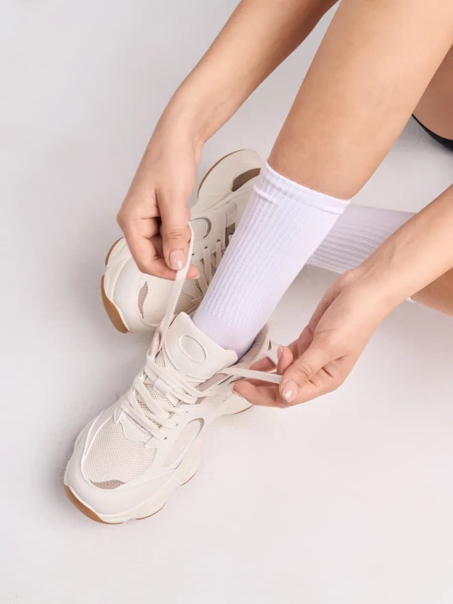 Кроссовки спортивные весенние