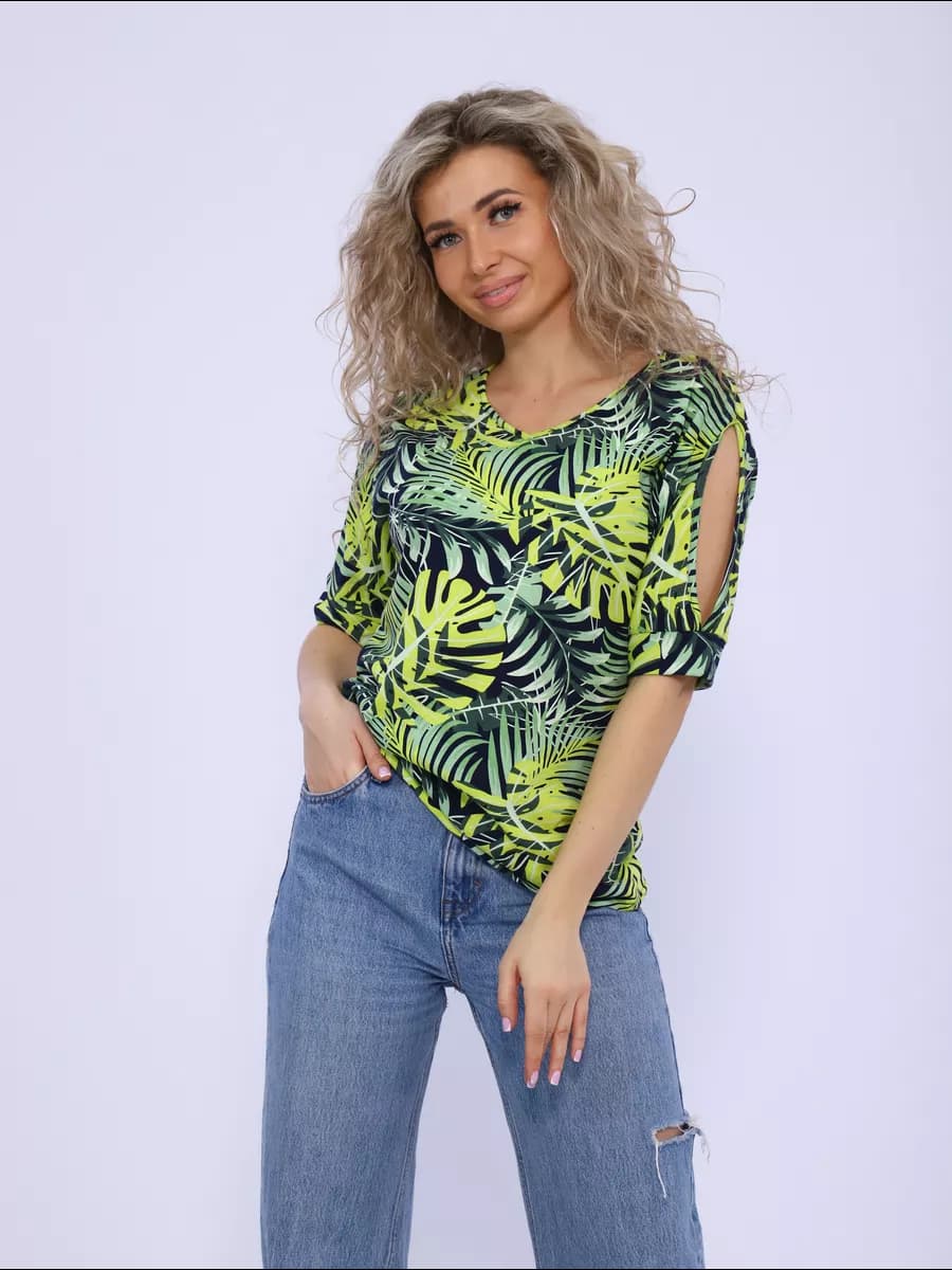 Футболка с открытыми плечами