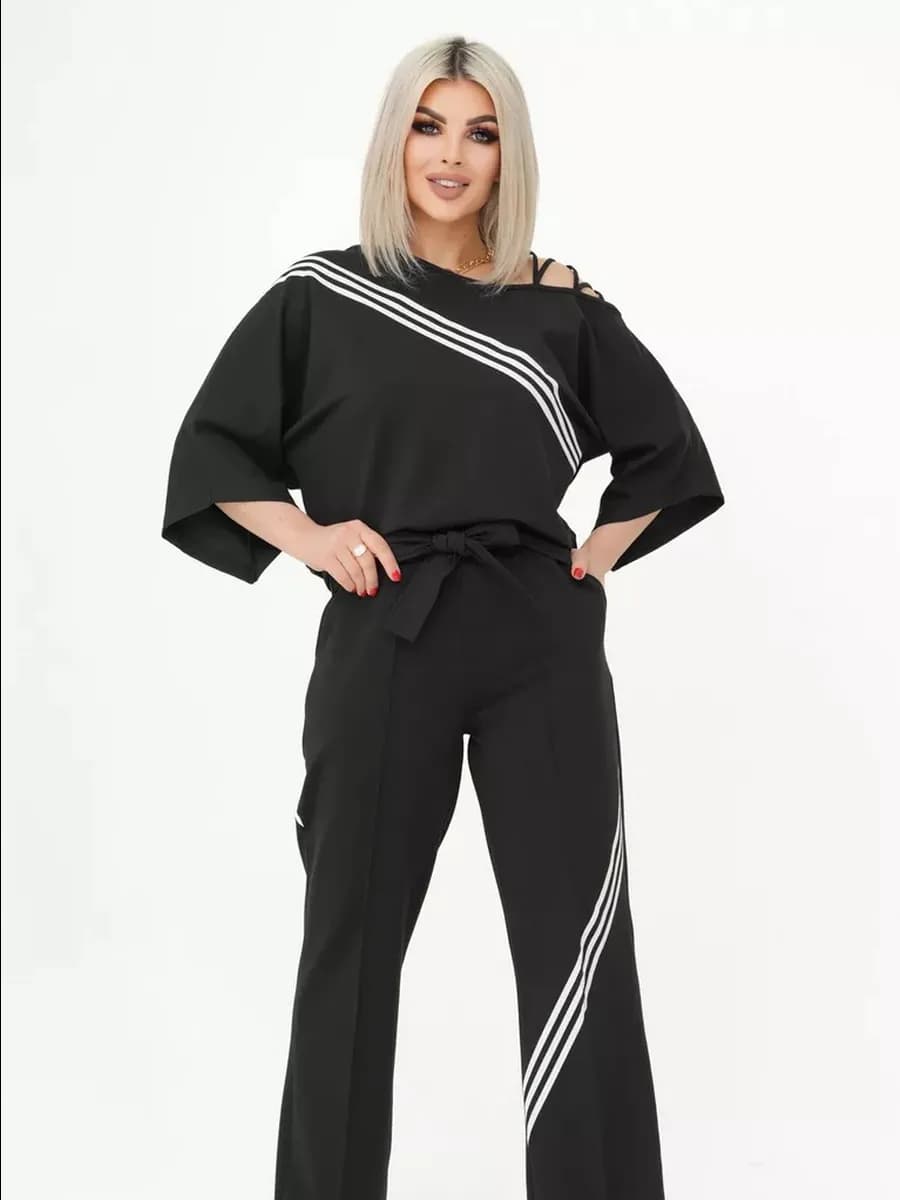 Костюм брючный в стиле спорт-шик