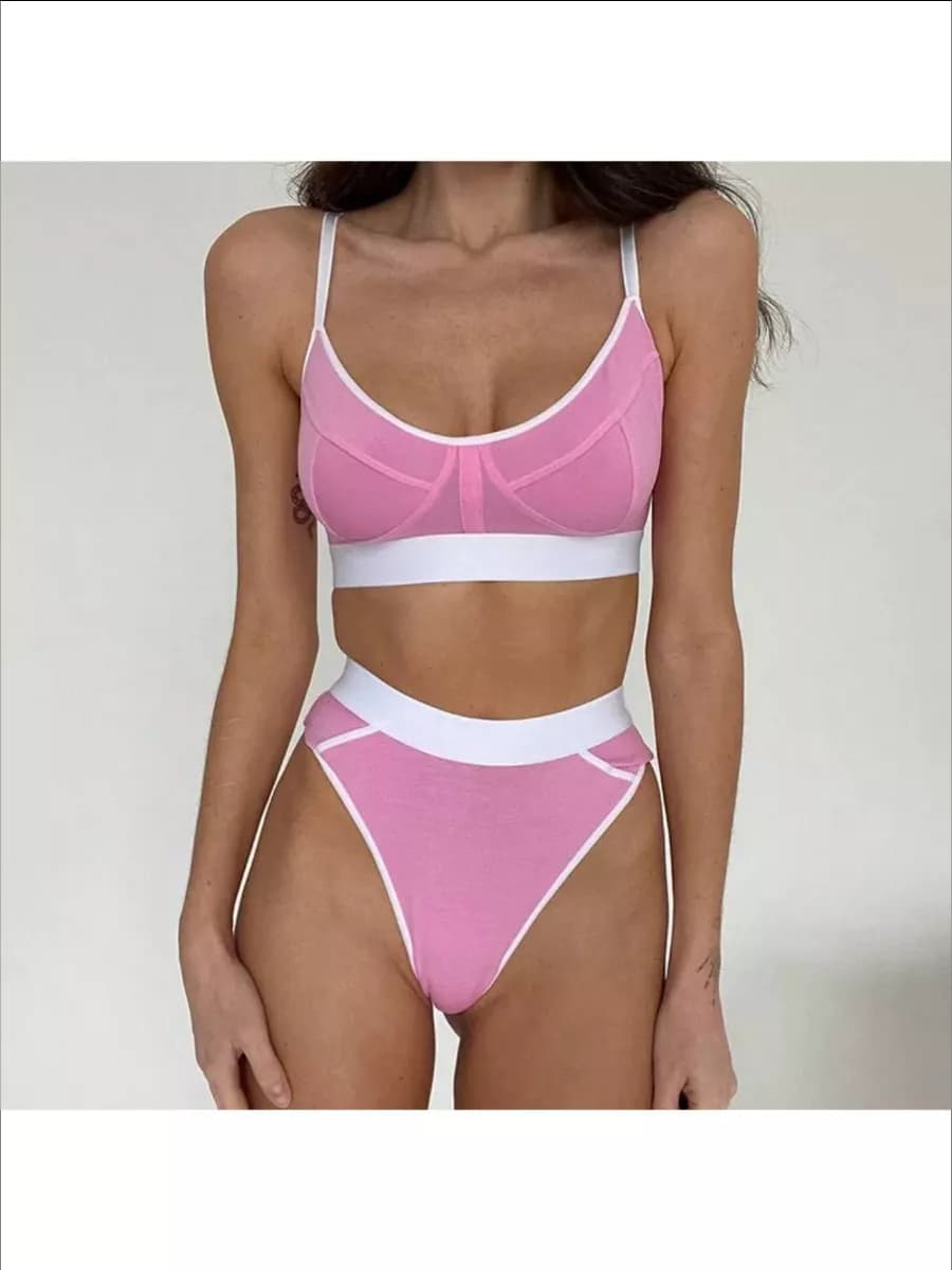 Комплект нижнего белья спортивный топ и трусы - фото 1