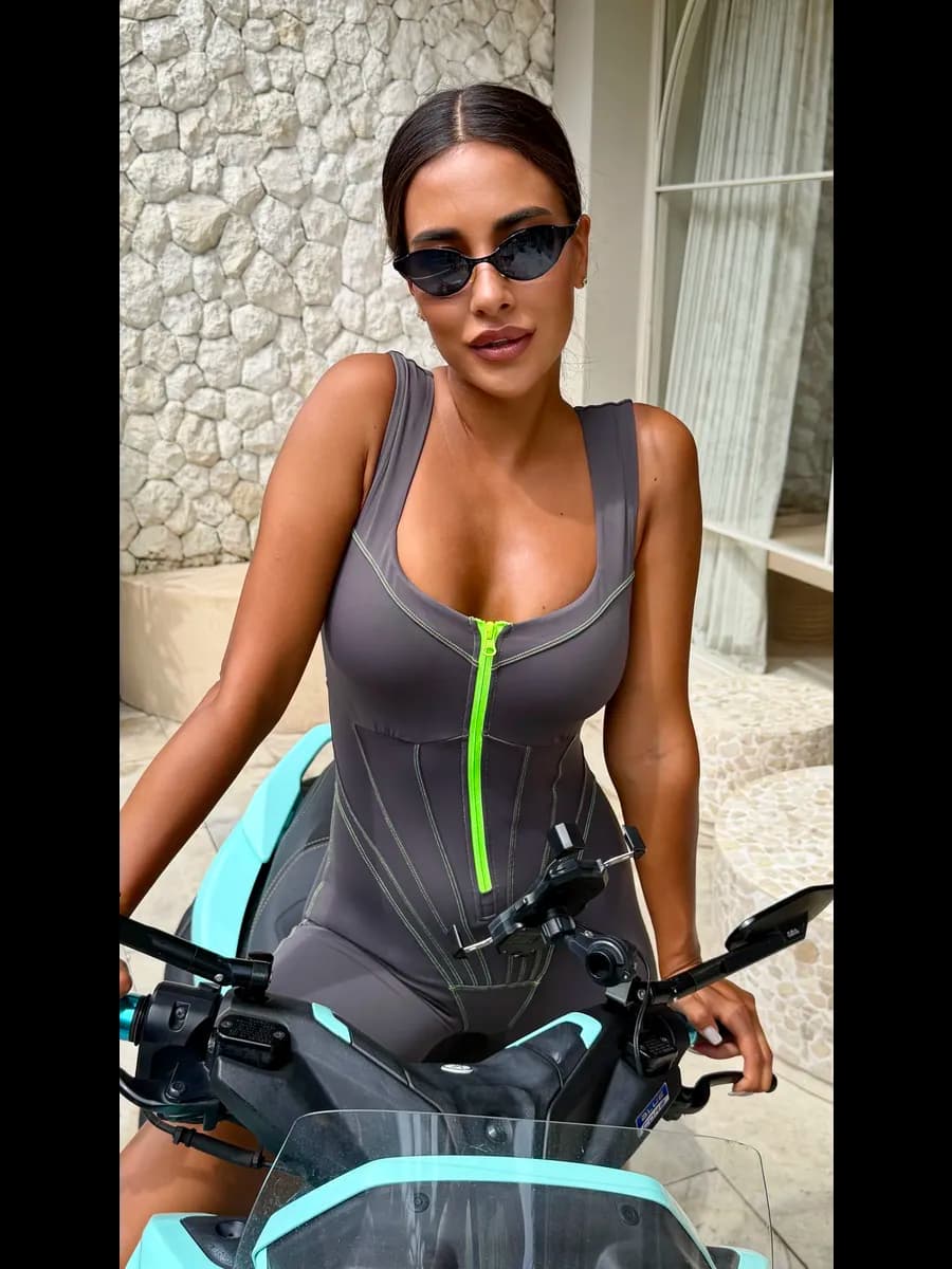 Комбинезон спортивный облегающий