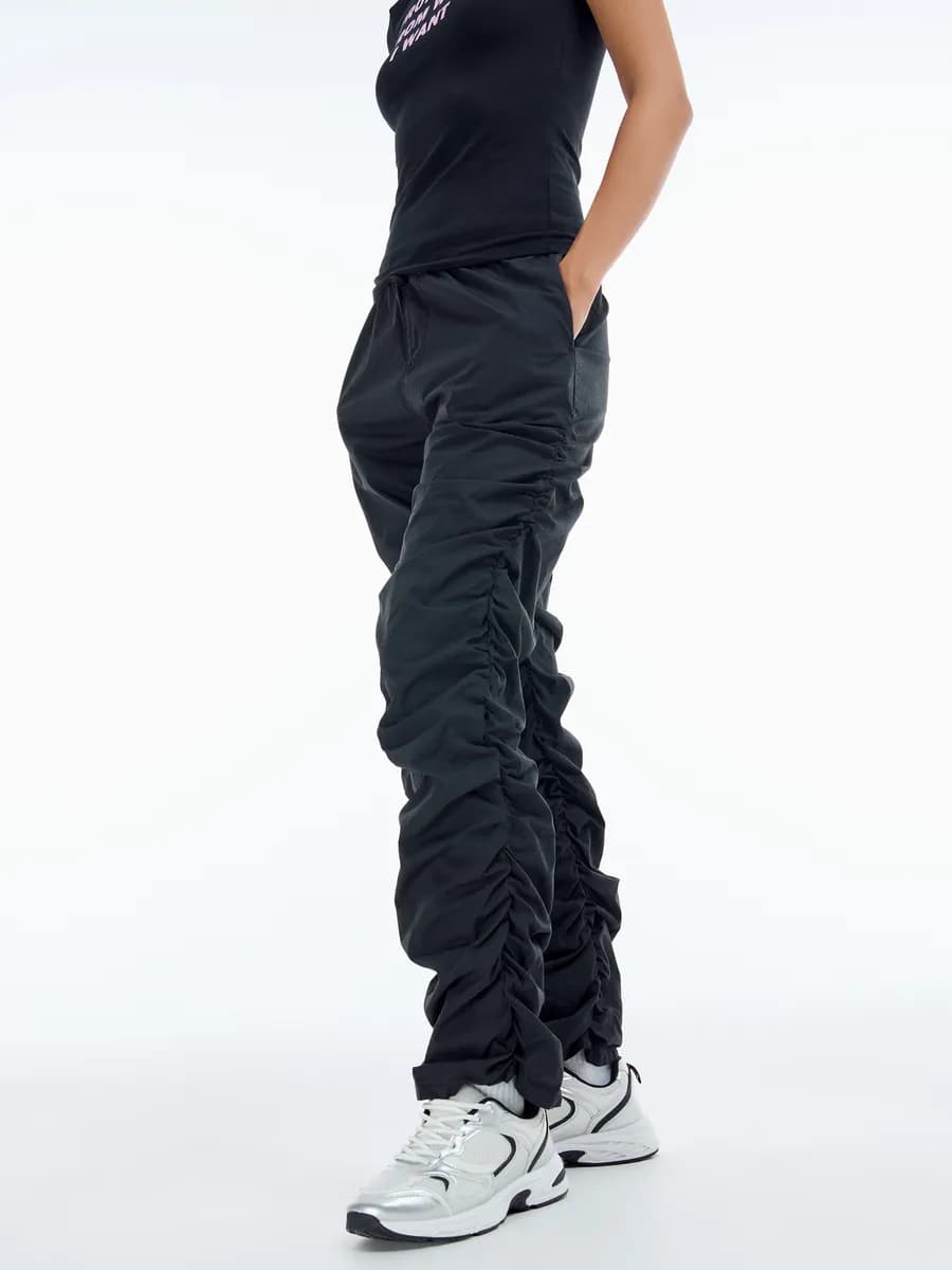 Брюки зауженные с драпировкой