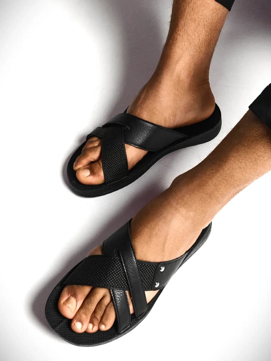 Шлепанцы кожаные текстильные домашние