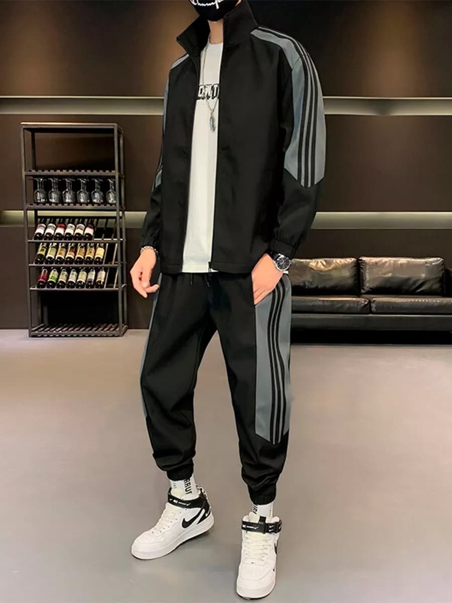 Спортивный костюм