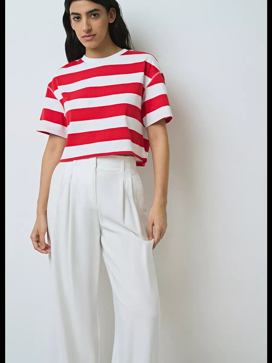 Хлопковая футболка укороченная однотонная