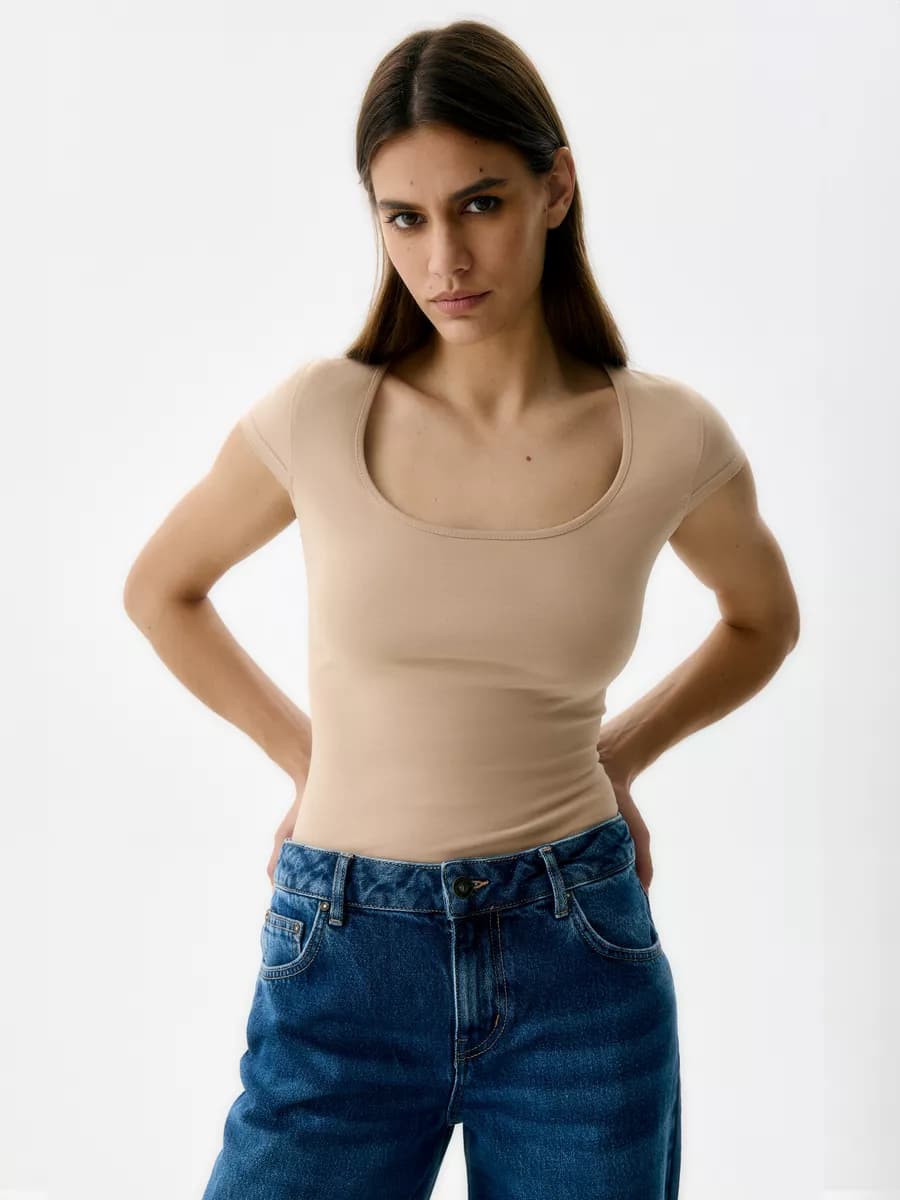 Футболка топ однотонная прилегающая