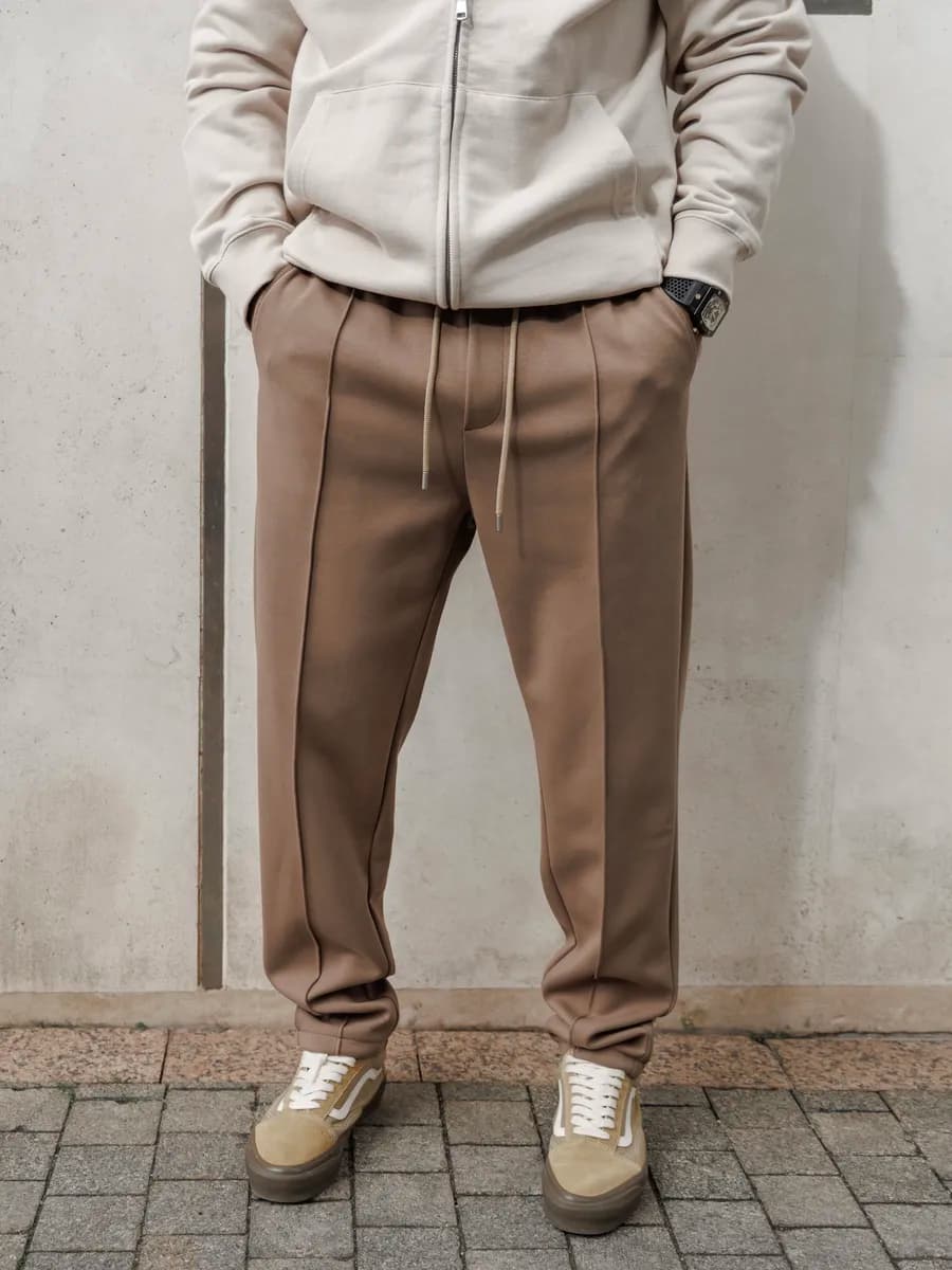 Брюки бежевые со стрелками на резинке