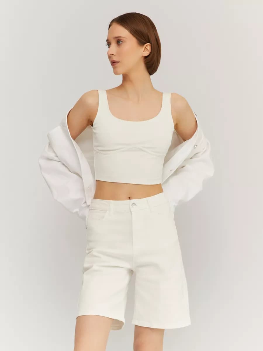 Женский топ-майка короткий с вырезом