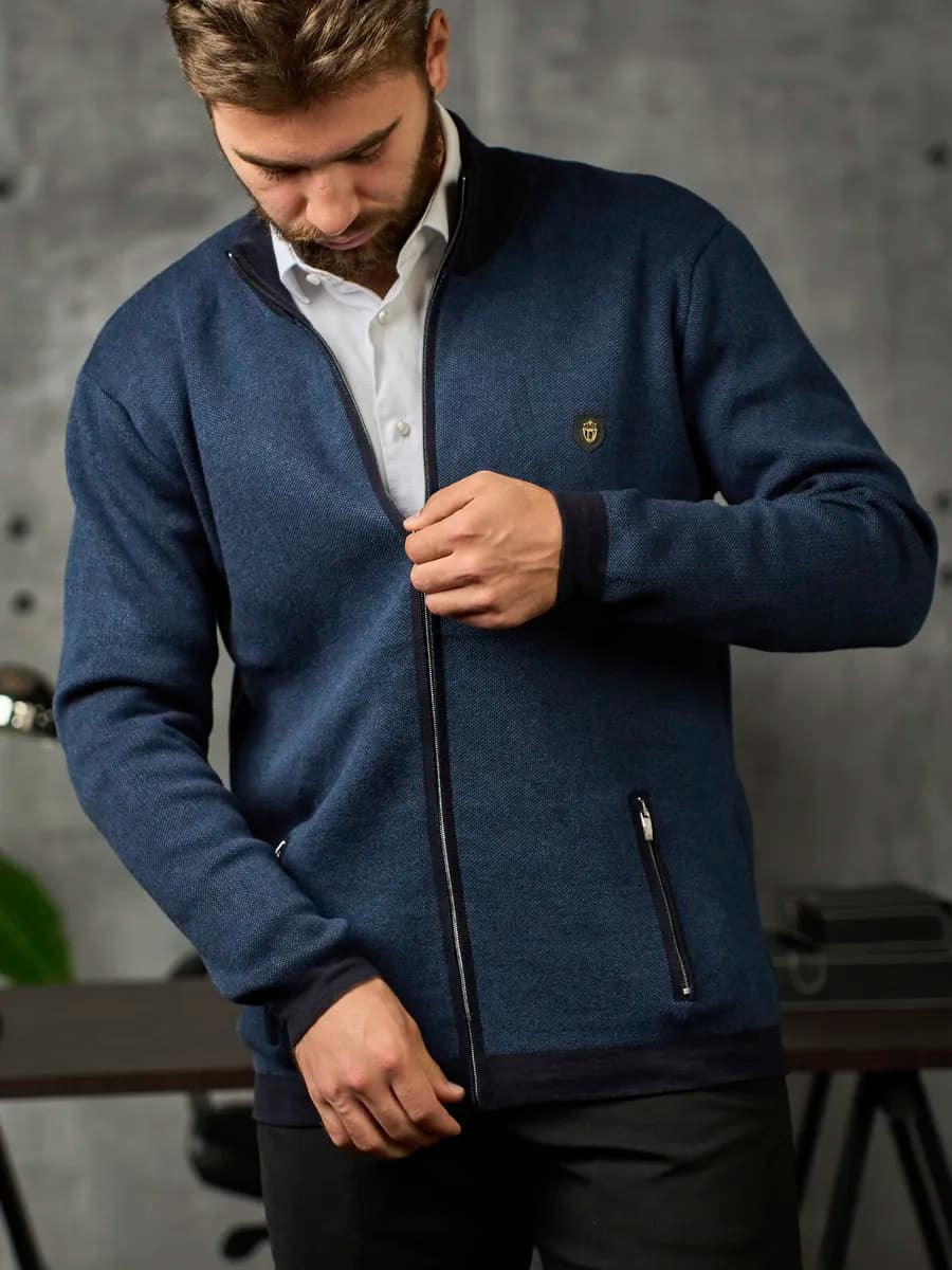 Кардиган на молнии с карманами свитер