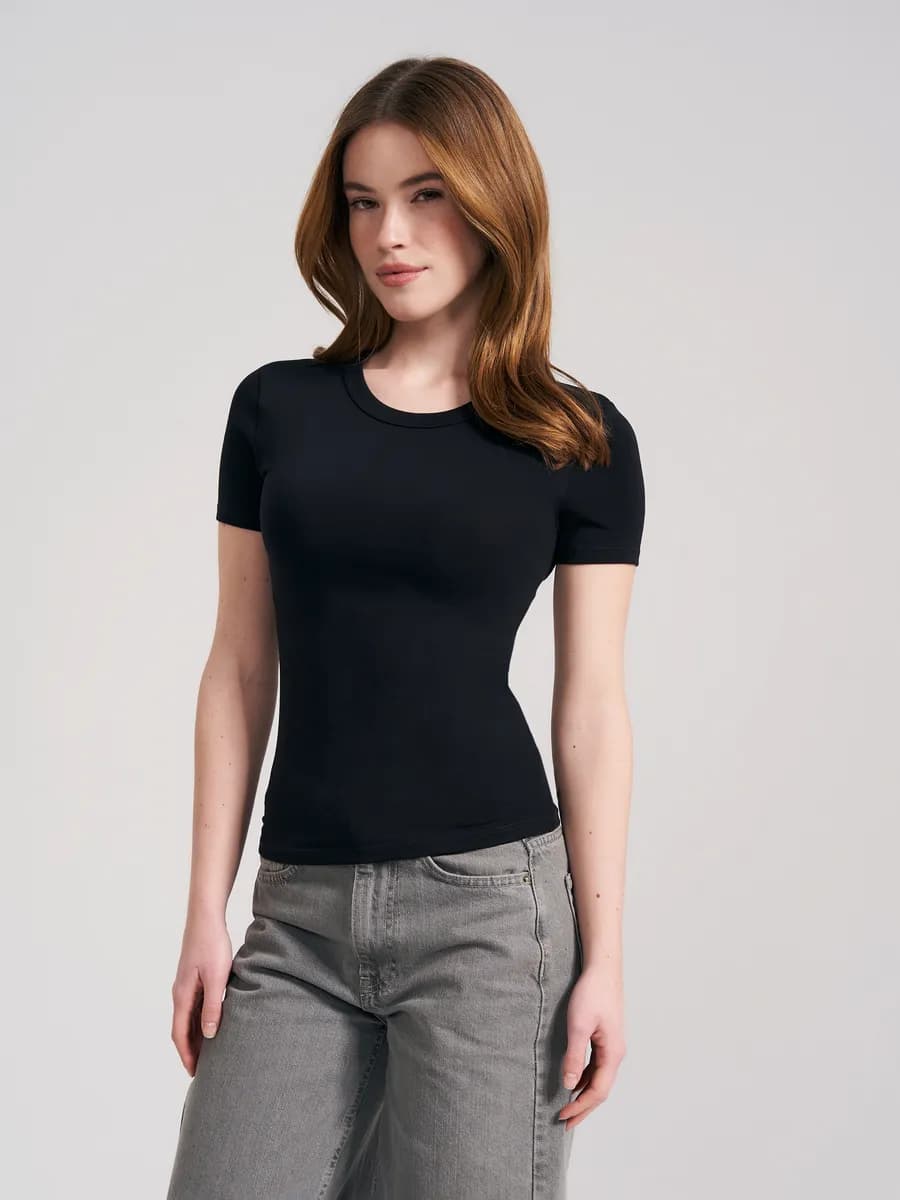 Базовая плотная приталенная футболка - фото 1