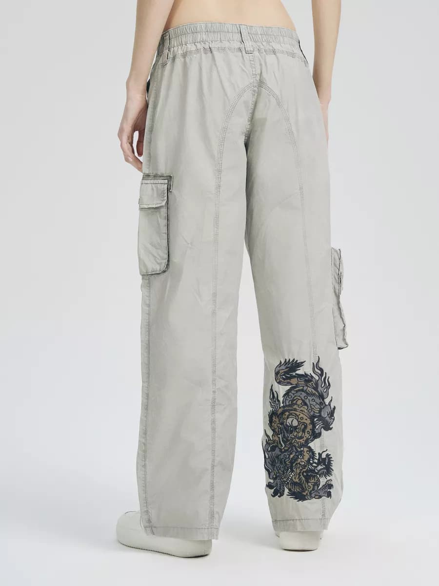 Широкие брюки карго с вышивкой и варенным эффектом