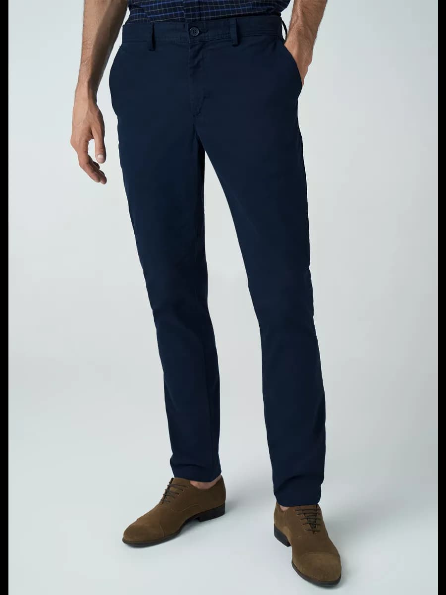 Классические брюки зауженного кроя с поясом - фото 1