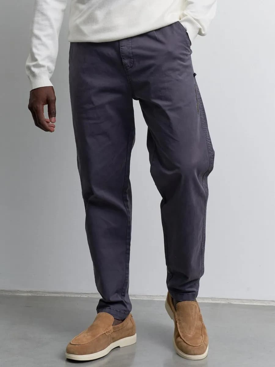 Брюки чинос классические зауженные в офис