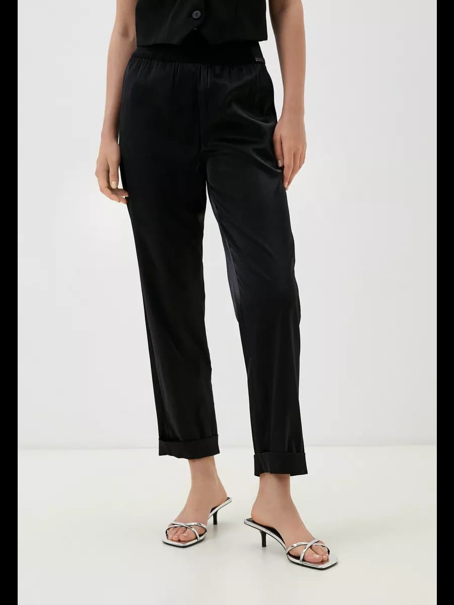 Брюки из атласной ткани