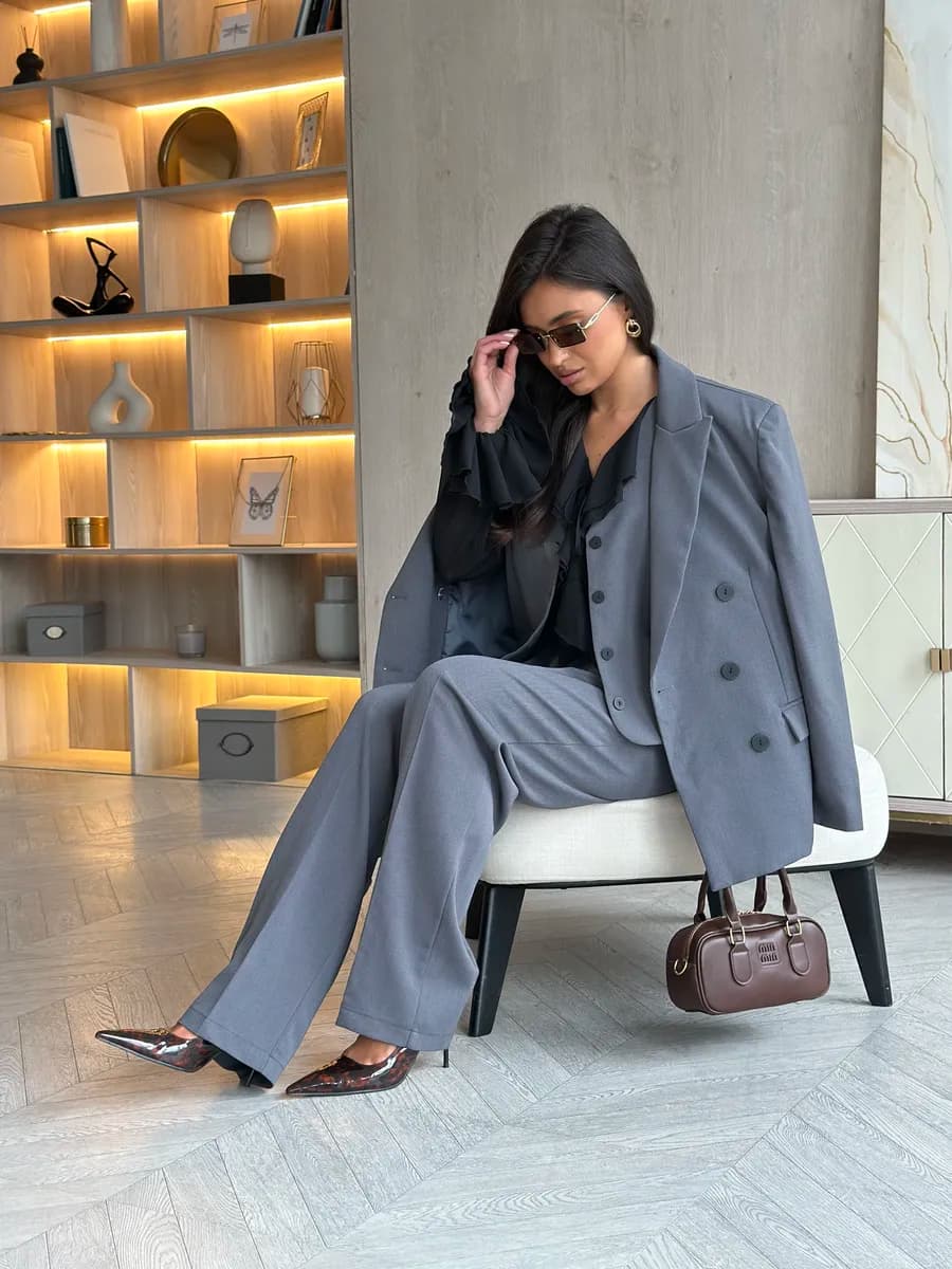 Костюм тройка деловой брючный с пиджаком и жилеткой