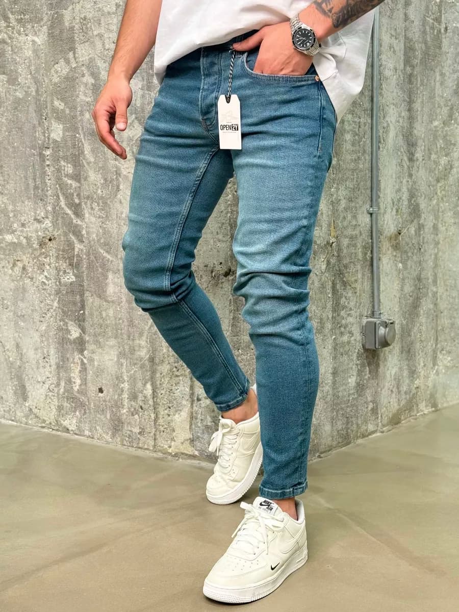 Джинсы прямые зауженные с потертостями - фото 1