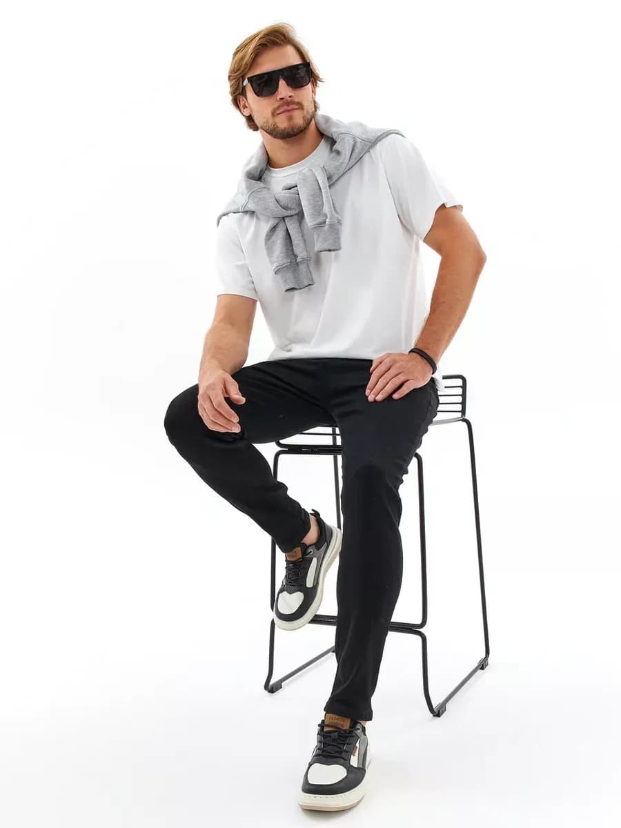 Джинсы зауженные