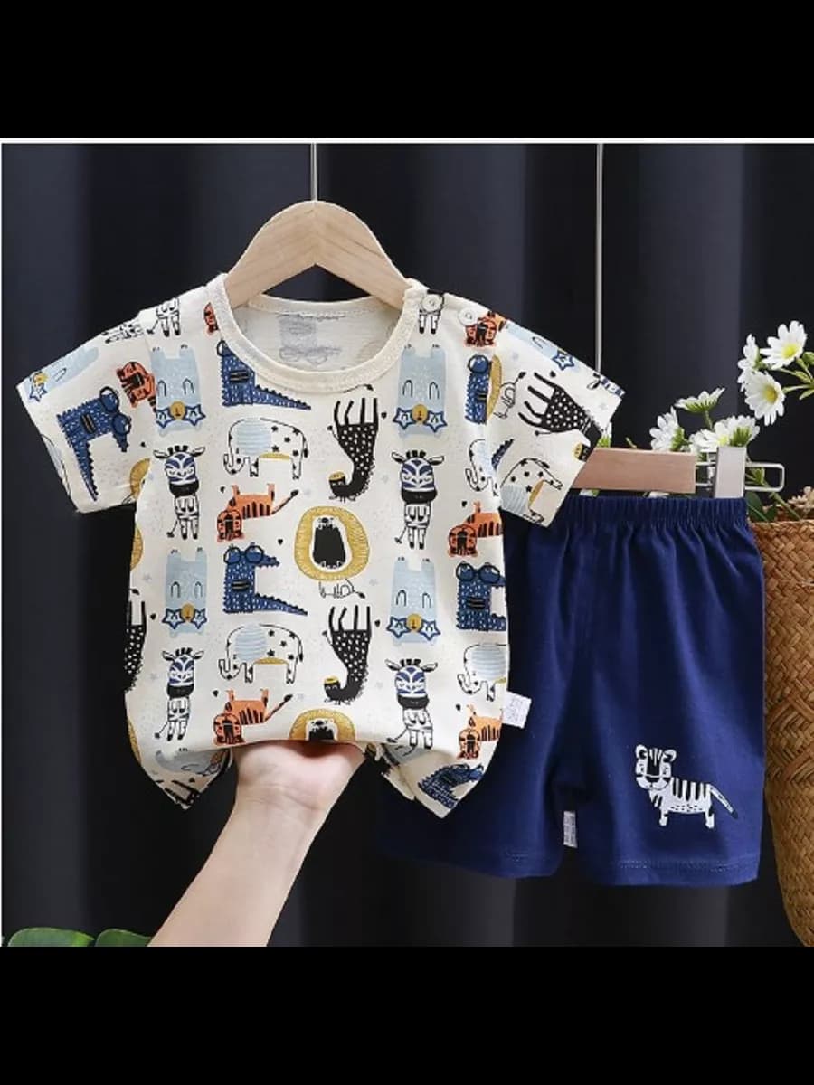 Костюм с шортами