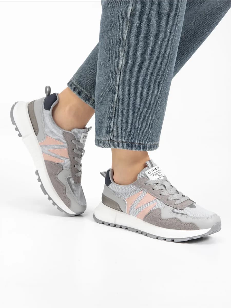 Кроссовки женские