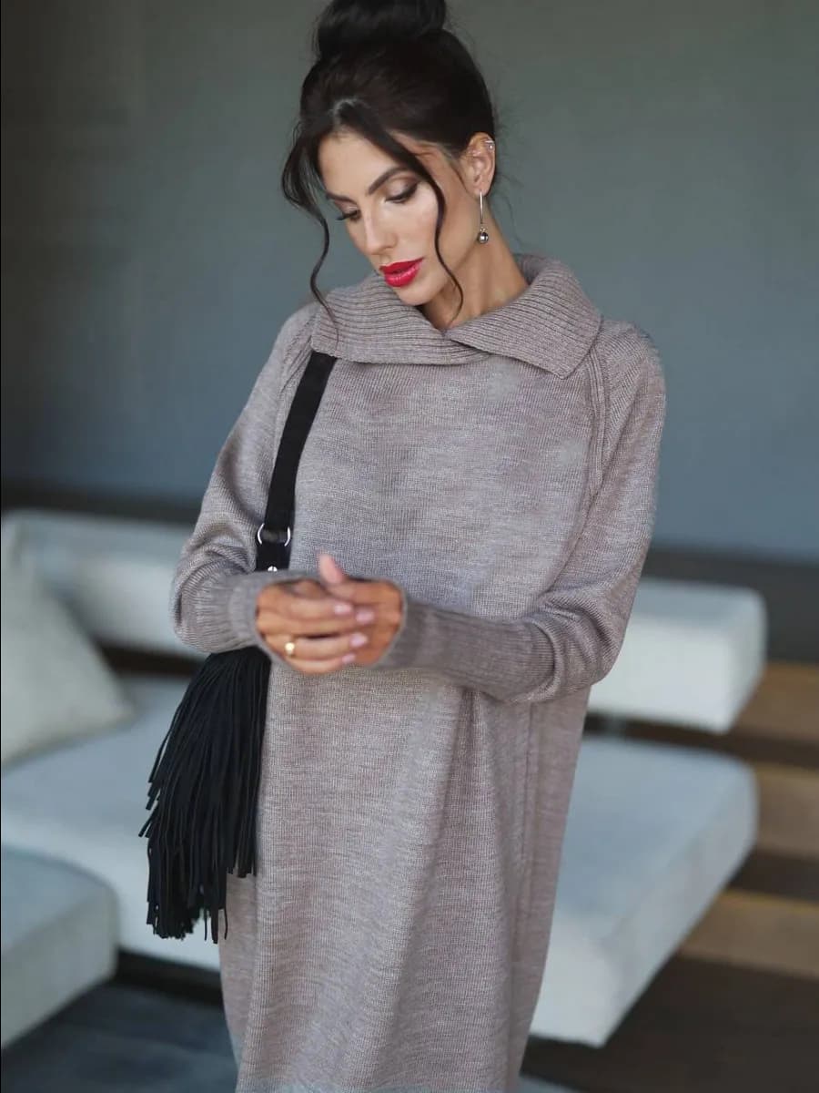 Платье вязаное трикотажное c разрезами по бокам