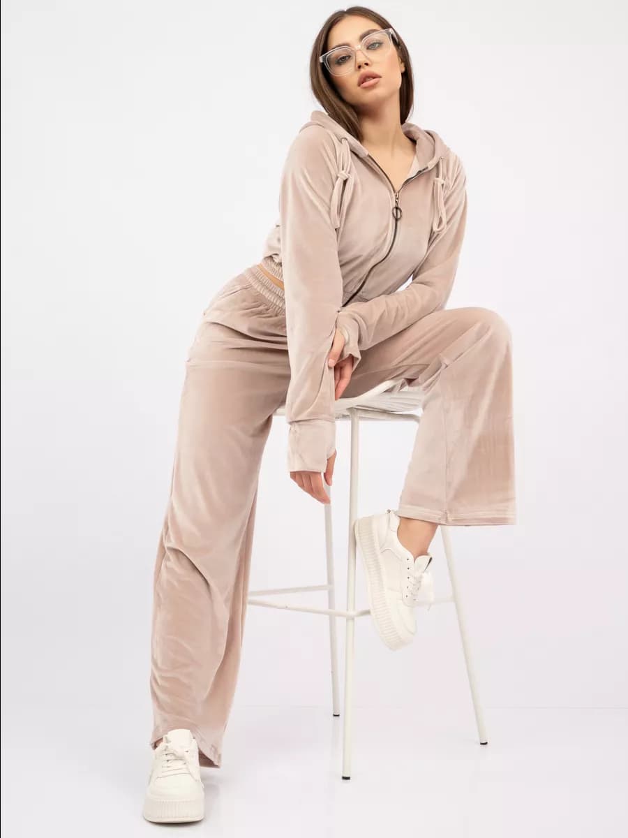 Костюм спортивный велюровый