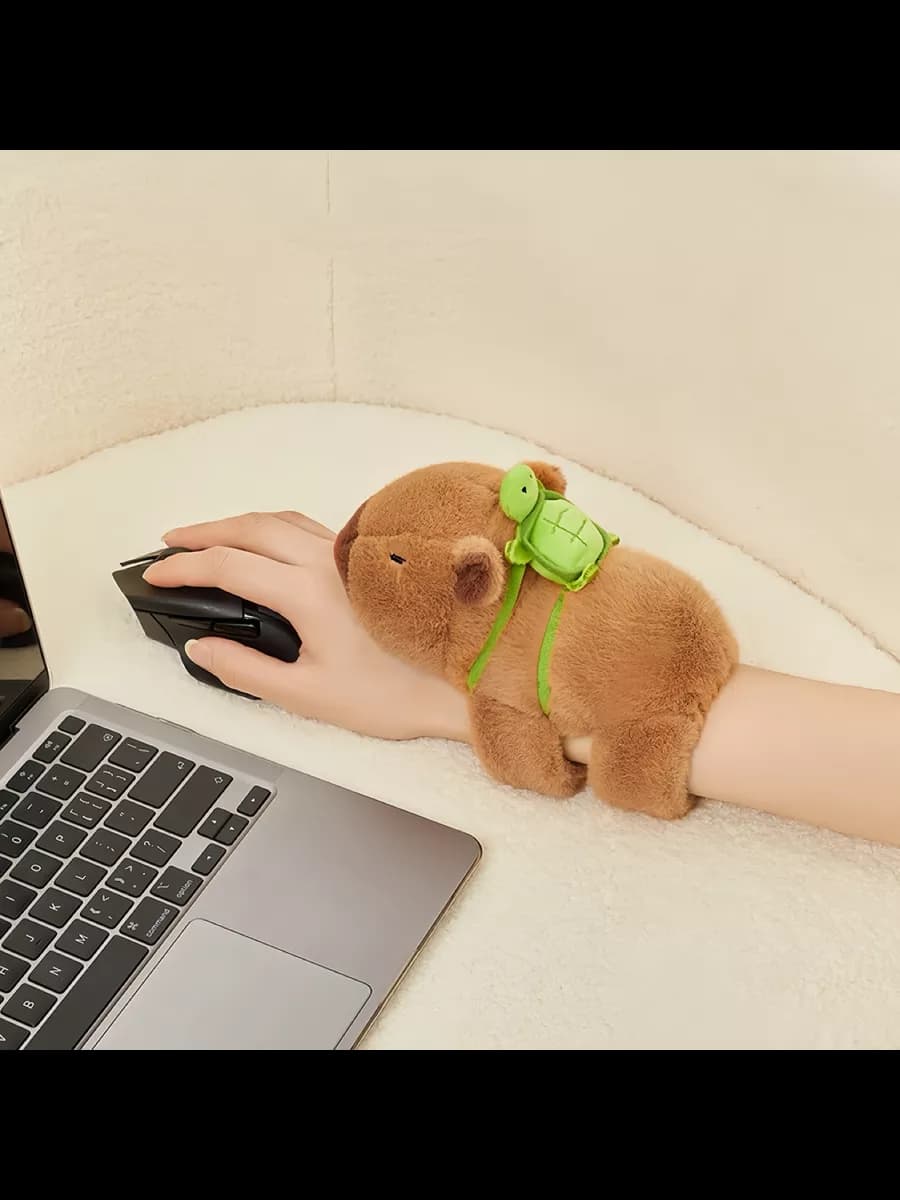 Мягкая игрушка Капибара c рюкзачком браслет на руку