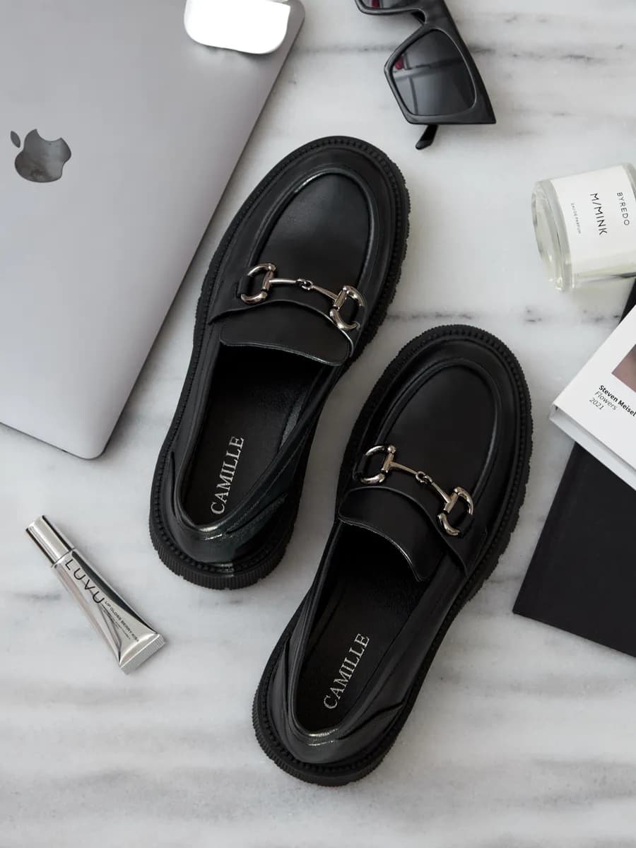 Лоферы кожаные с фурнитурой - фото 1