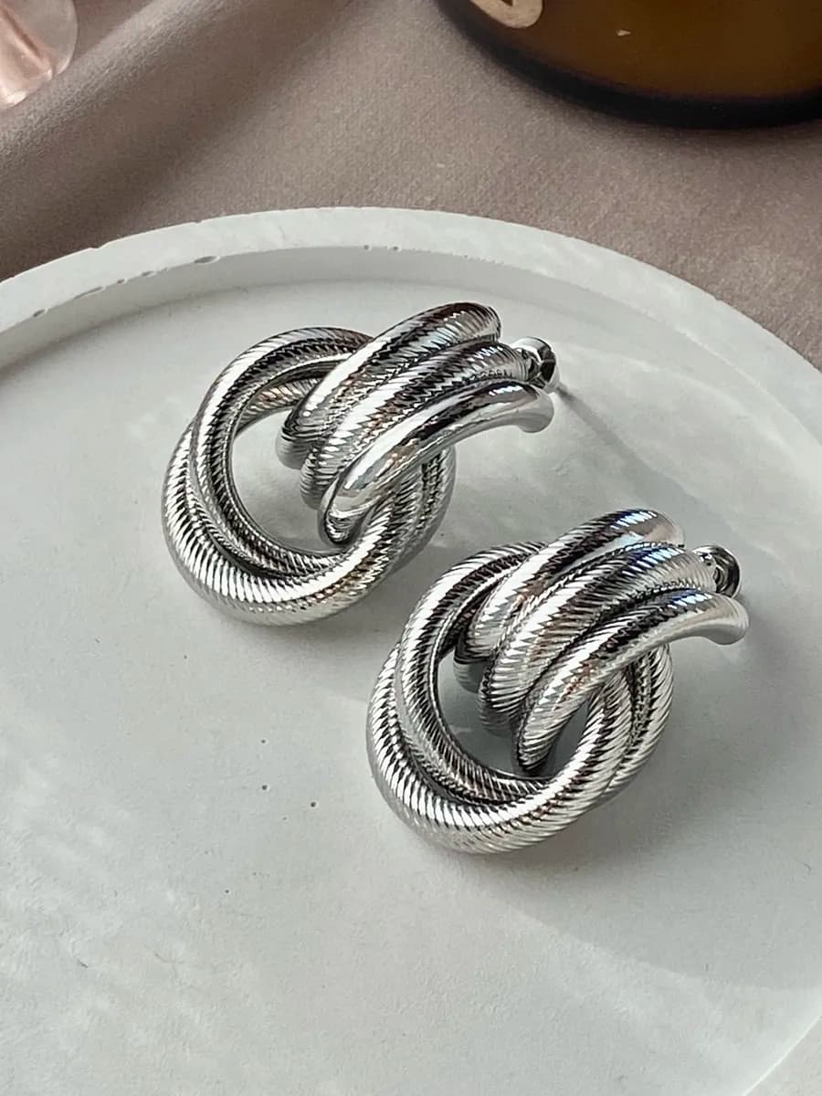 Серьги бижутерия большие гвоздики серебристые old money