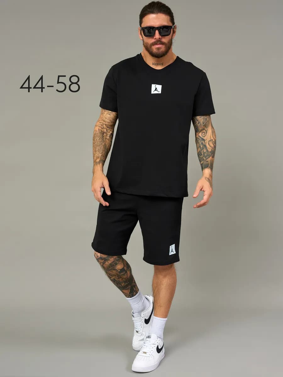 Костюм с шортами и футболкой