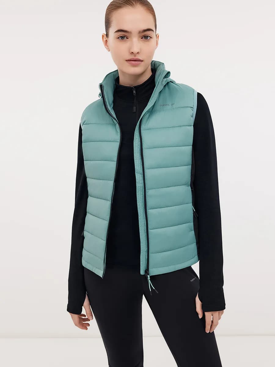 Короткий утепленный стеганый жилет