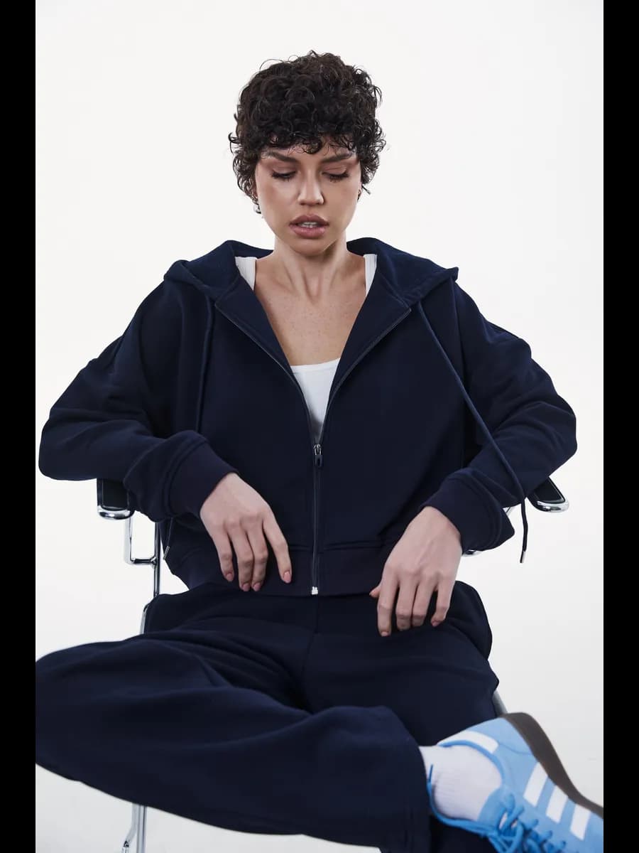 Спортивный костюм на молнии с капюшоном