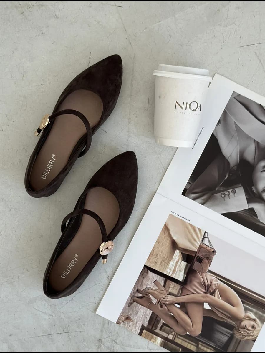 Балетки с острым носом и ремешком - фото 1