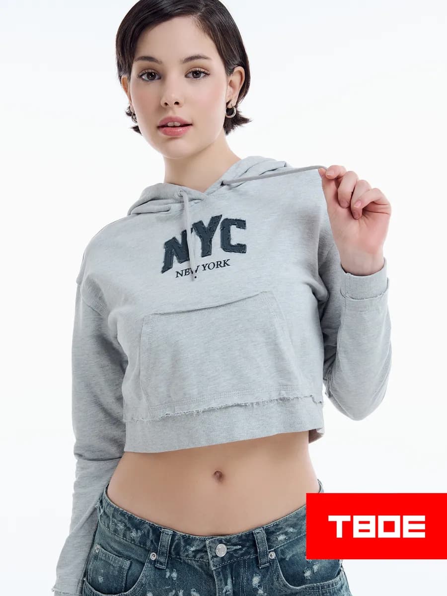 Худи спортивное укороченное с принтом