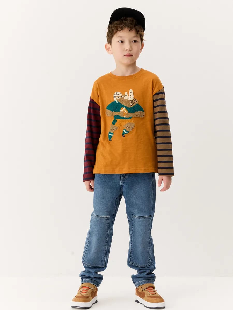 Джинсы базовые с заплатками и брелоком