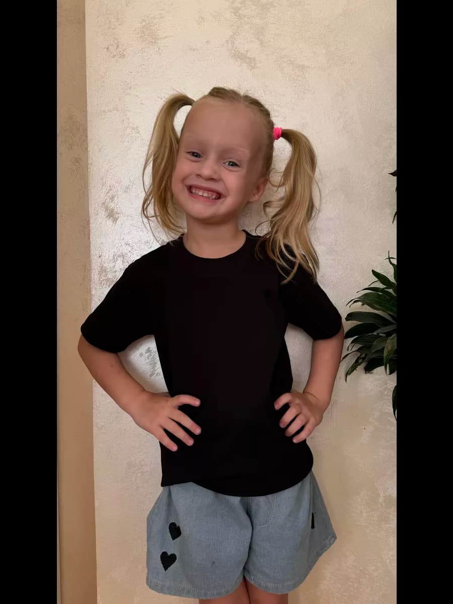 Футболка черная для школы, базовая