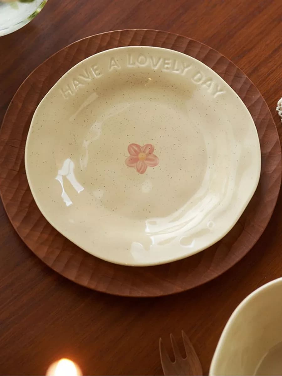 Тарелка керамическая 20 см. с цветком и надписью - фото 1