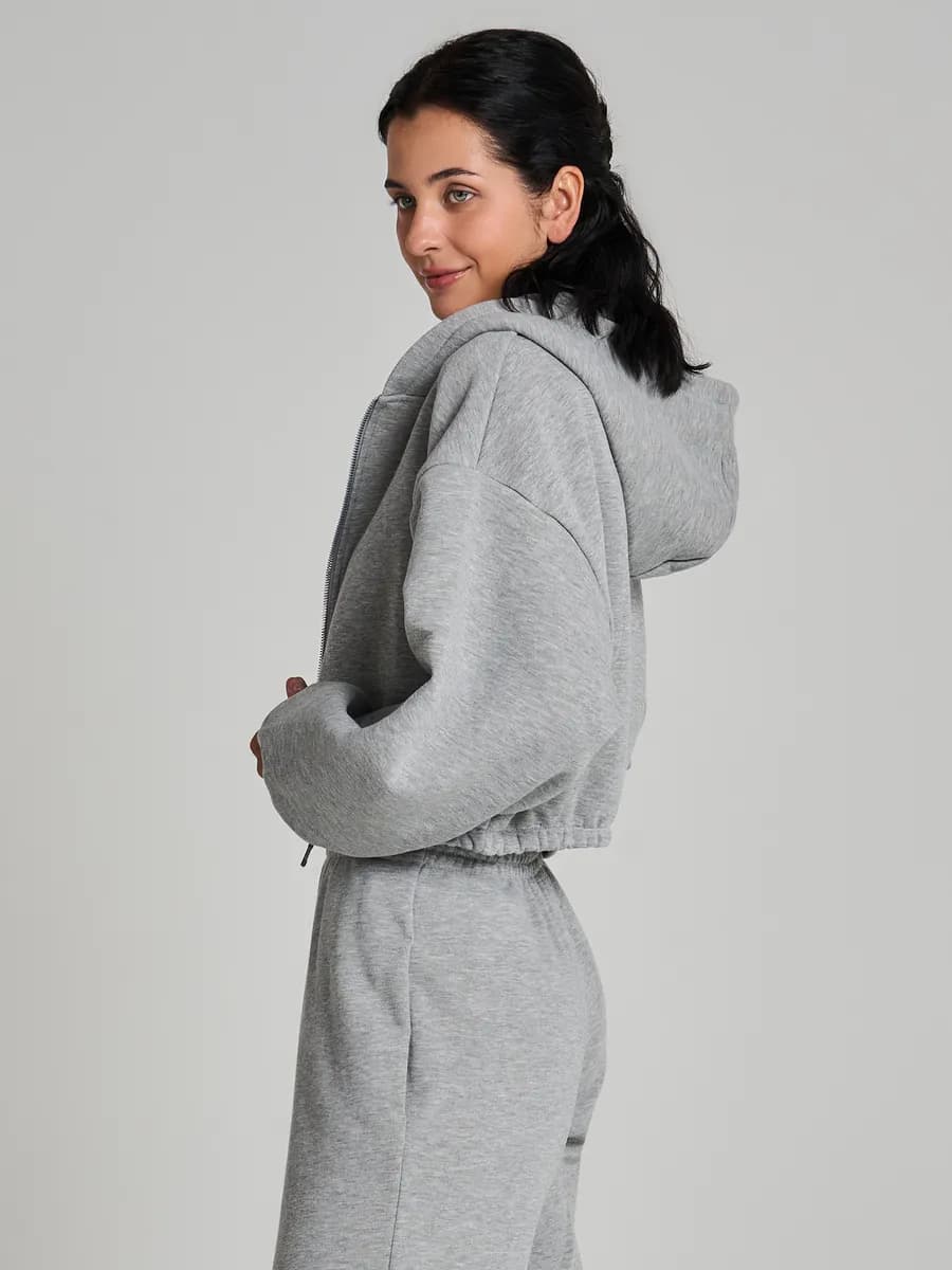 Укороченная зипка оверсайз на молнии с капюшоном и начесом