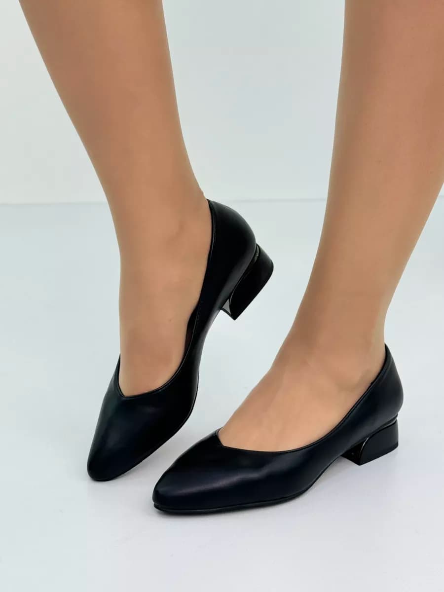 Туфли на низком каблуке