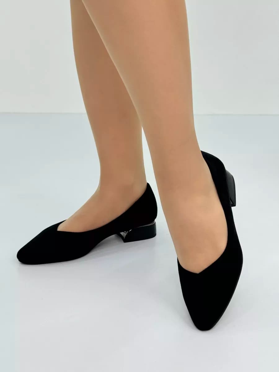 Туфли на низком каблуке - фото 1