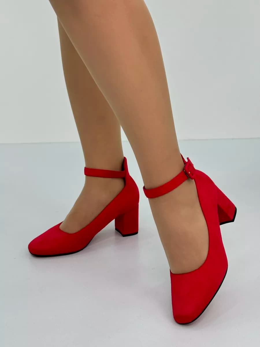 Туфли с застежкой